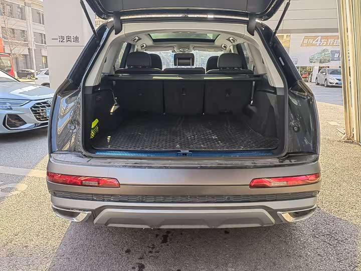 Фото 8 - Audi Q7