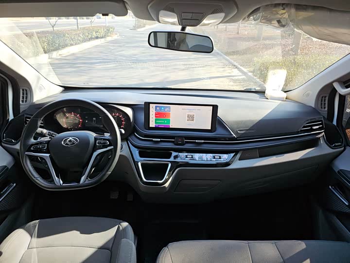 Фото 8 - Maxus V70