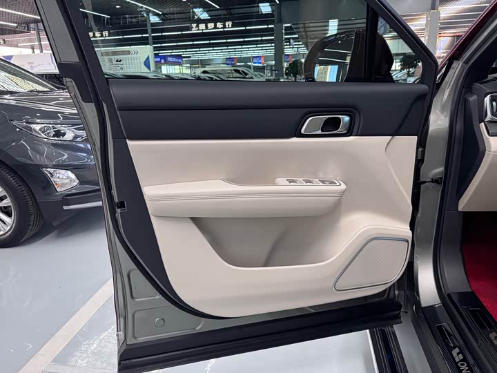 Фото 9 - LiXiang One