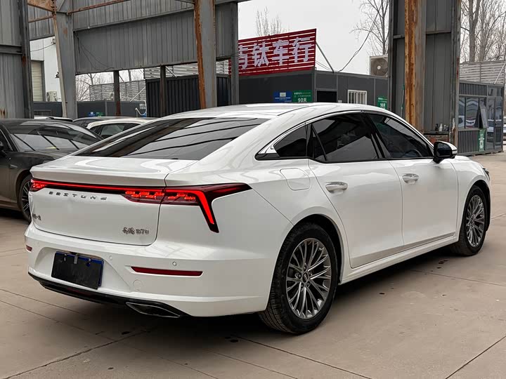 Фото 6 - Bestune B70