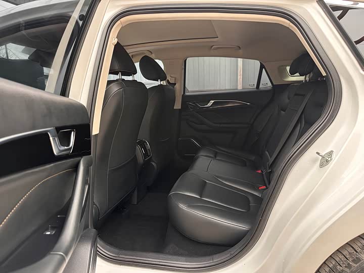 Фото 9 - Bestune B70