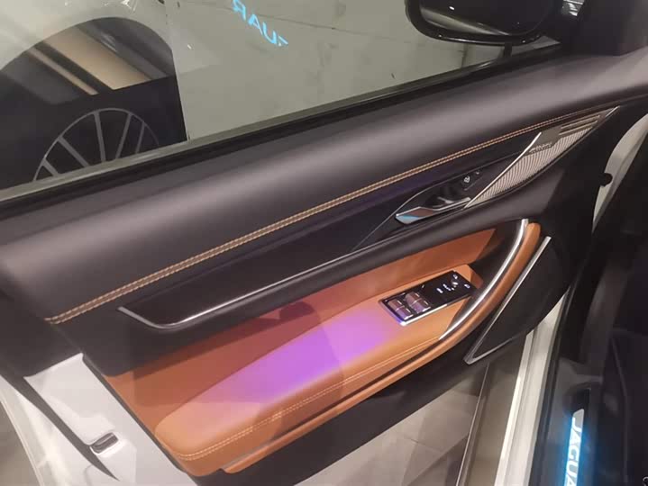 Фото 7 - Jaguar XF L