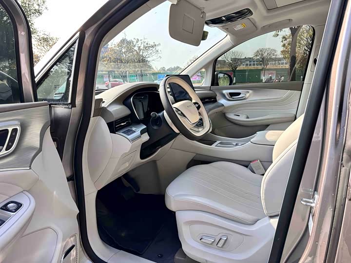 Фото 4 - Roewe iMax 8 EV