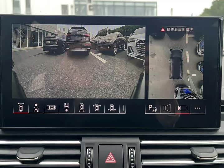 Фото 7 - Audi Q5L