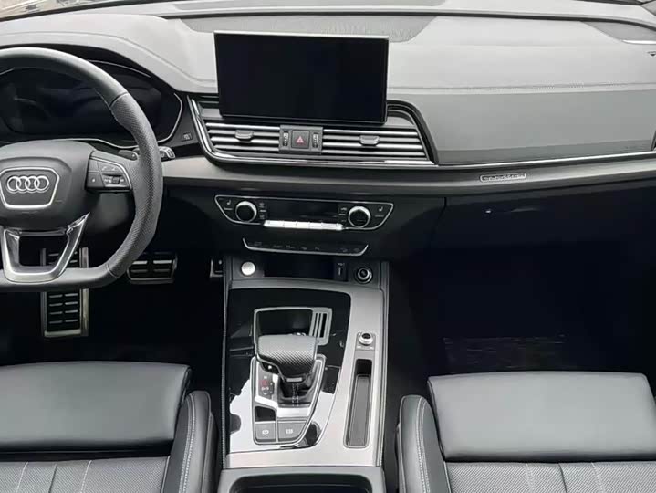 Фото 8 - Audi Q5L