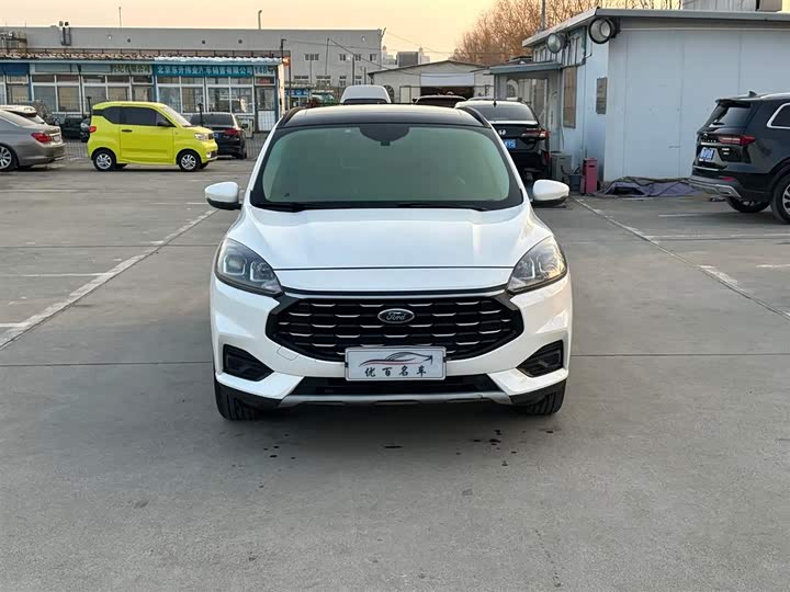 Фото 2 - Ford Escape