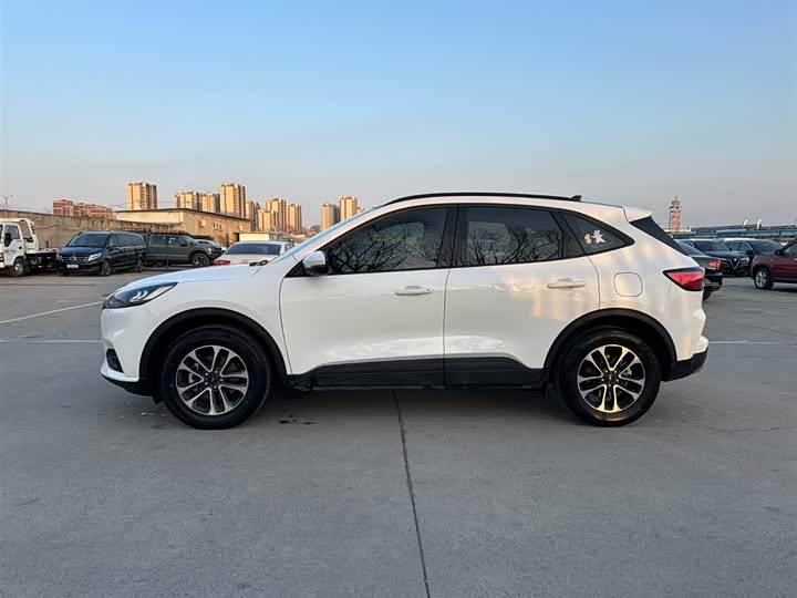 Фото 7 - Ford Escape