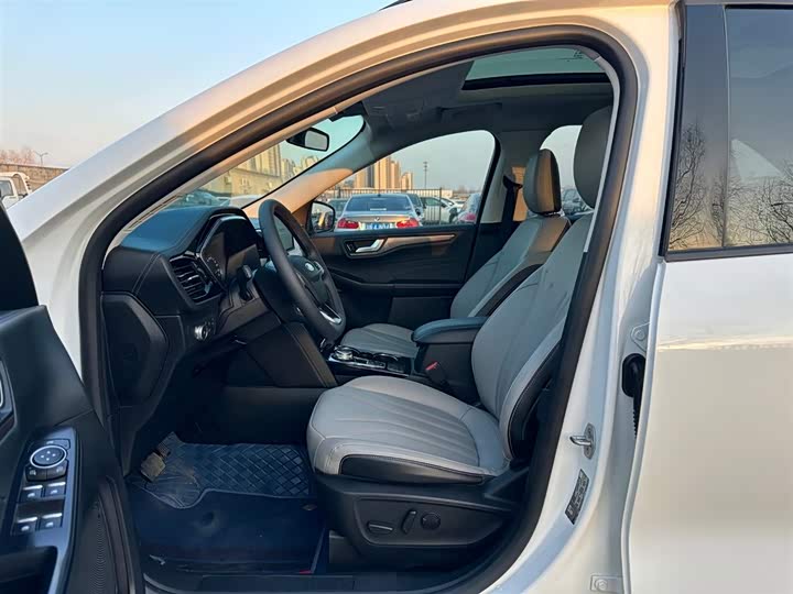 Фото 8 - Ford Escape