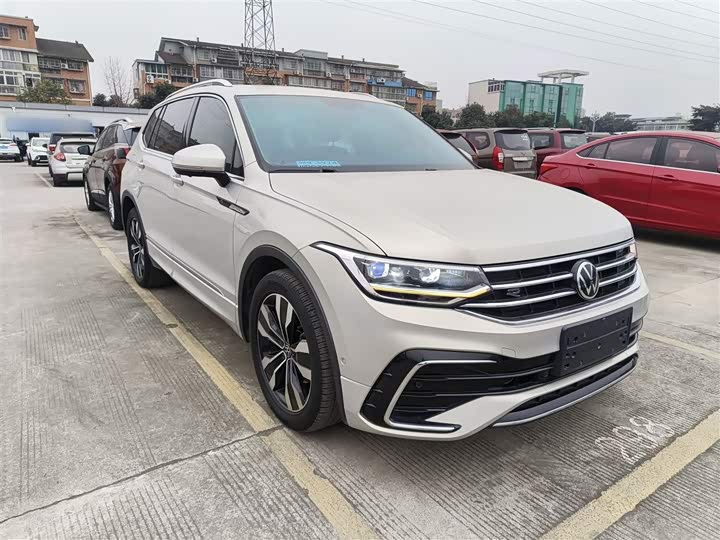 Фото 4 - Volkswagen Tiguan L Pro