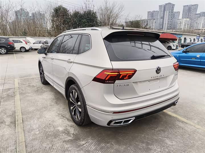 Фото 5 - Volkswagen Tiguan L Pro