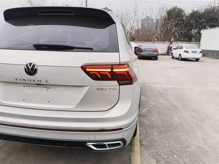 Фото 8 - Volkswagen Tiguan L Pro