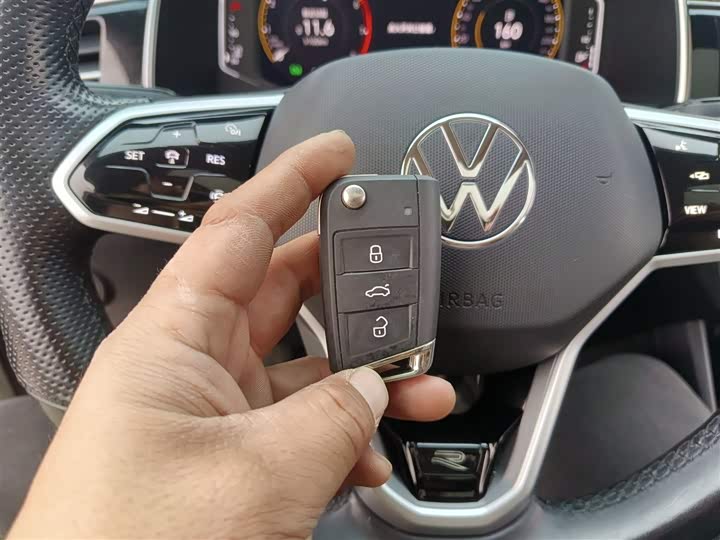 Фото 9 - Volkswagen Tiguan L Pro