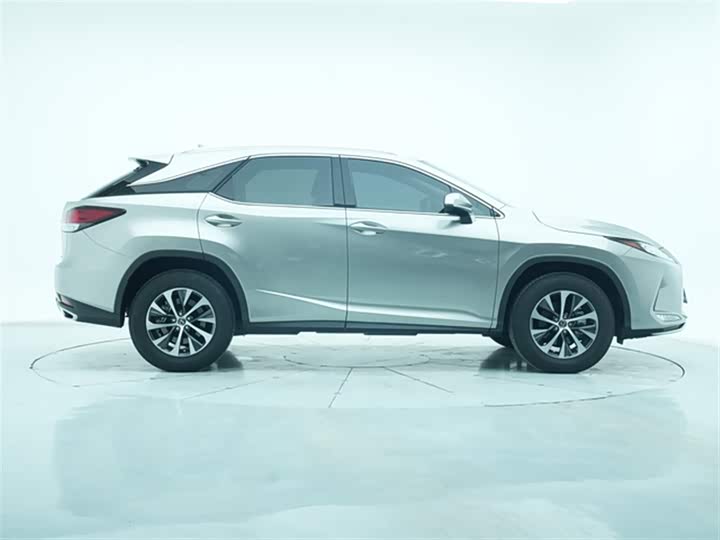 Фото 9 - Lexus RX
