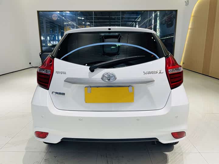 Фото 5 - Toyota Yaris L Hatchback