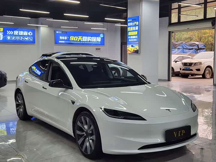 Фото 3 - Tesla Model 3