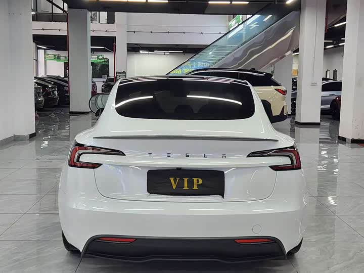 Фото 9 - Tesla Model 3