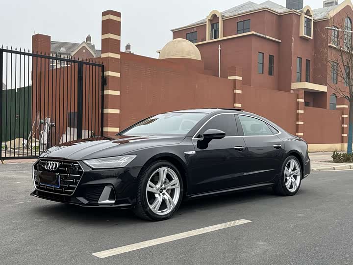 Фото 2 - Audi A7L