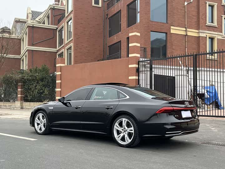 Фото 5 - Audi A7L