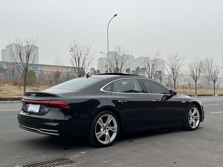 Фото 6 - Audi A7L
