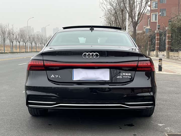 Фото 7 - Audi A7L