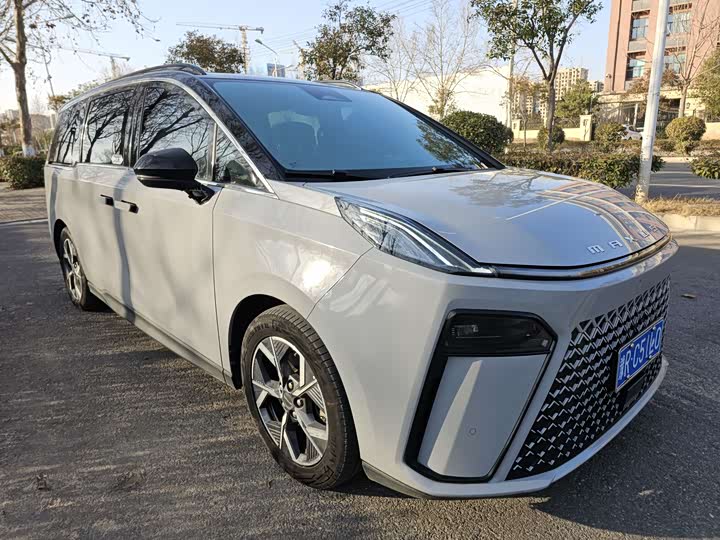 Фото 3 - Maxus G70