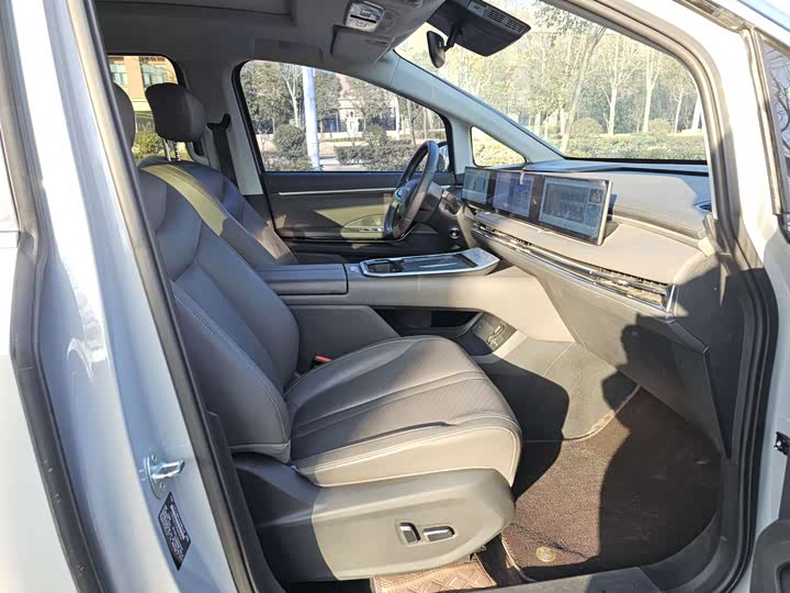 Фото 8 - Maxus G70