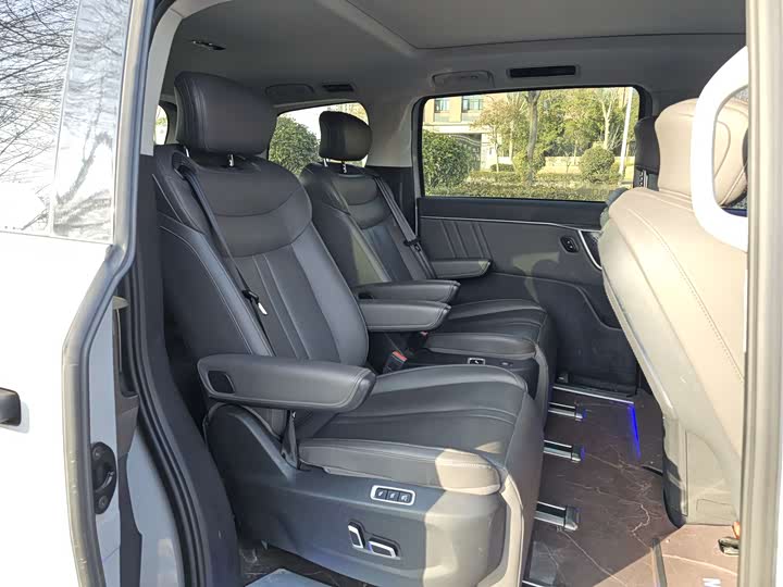 Фото 9 - Maxus G70