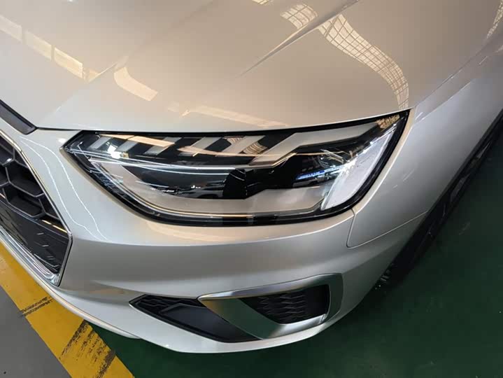 Фото 5 - Audi A4L