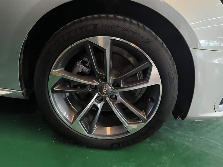 Фото 6 - Audi A4L