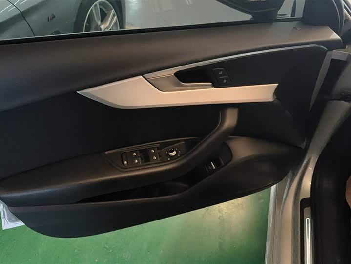 Фото 7 - Audi A4L