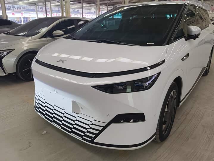 Фото 1 - XPeng X9