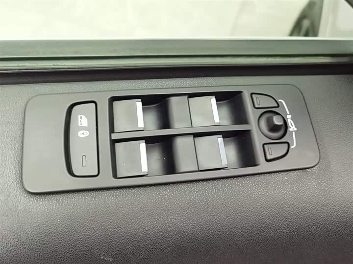 Фото 9 - Land Rover Discovery Sport