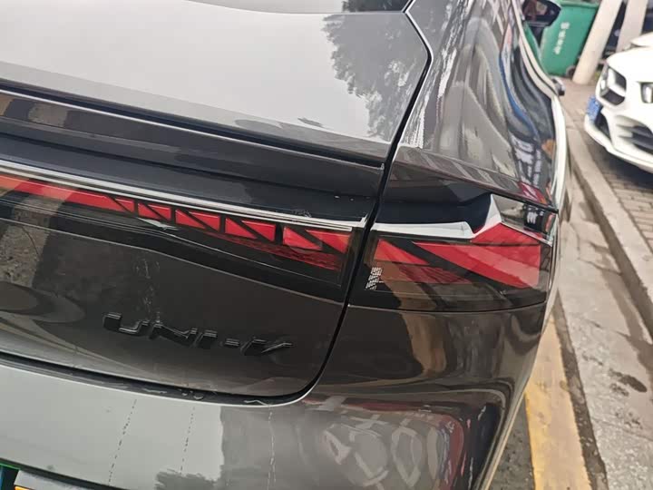 Фото 8 - Changan UNI-V