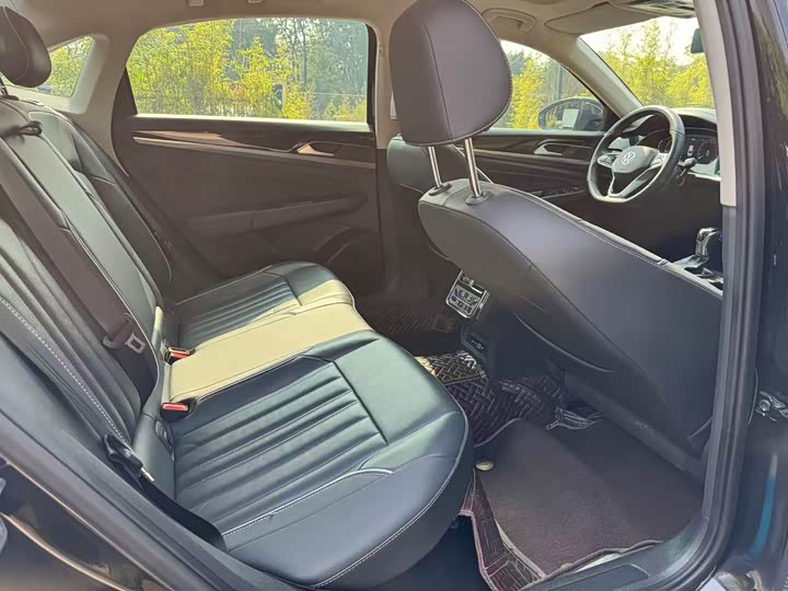 Фото 9 - Volkswagen Passat