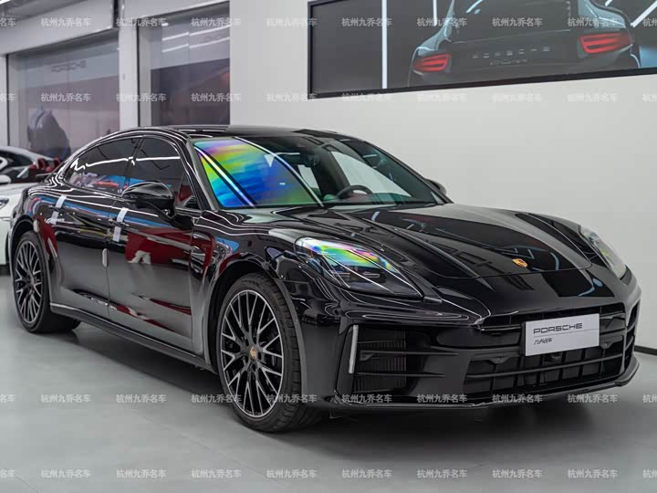 Фото 3 - Porsche Panamera