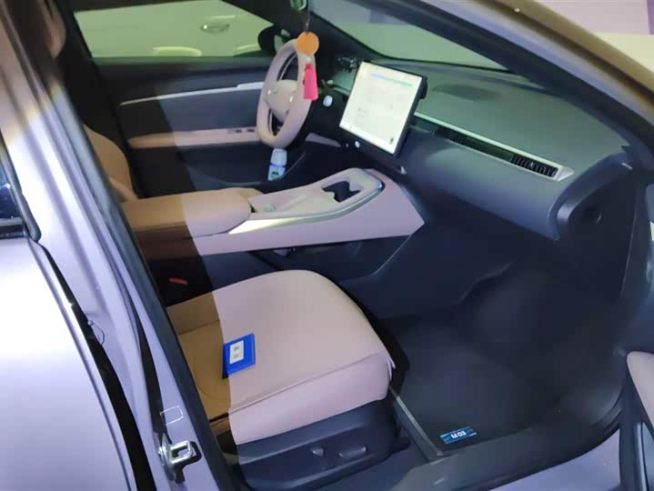 Фото 8 - XPeng Mona M03