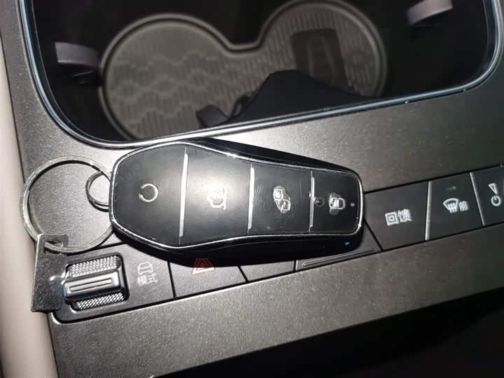 Фото 9 - BYD Yuan Plus