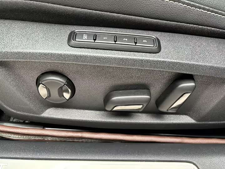 Фото 5 - Volkswagen Passat