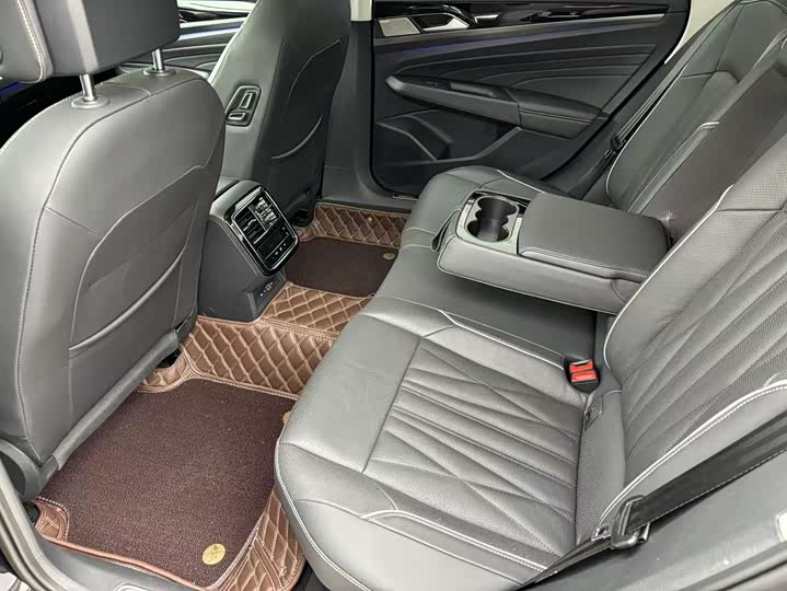 Фото 7 - Volkswagen Passat