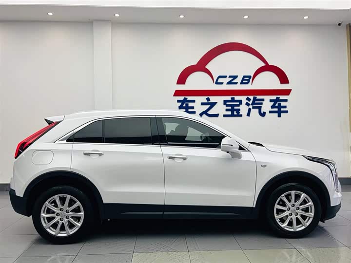 Фото 8 - Cadillac XT4