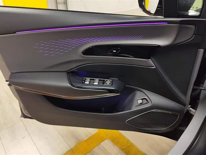 Фото 7 - Hongqi EH7