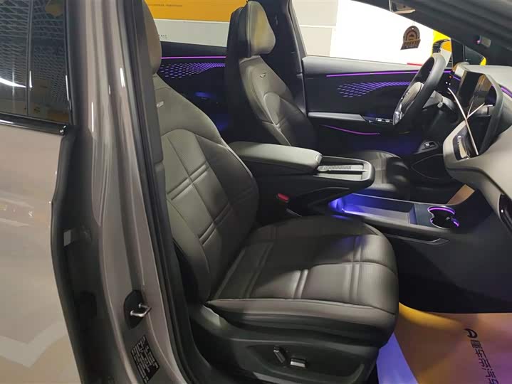 Фото 8 - Hongqi EH7