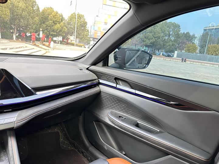 Фото 9 - Changan UNI-V