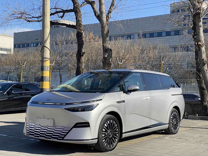 Фото 1 - XPeng X9