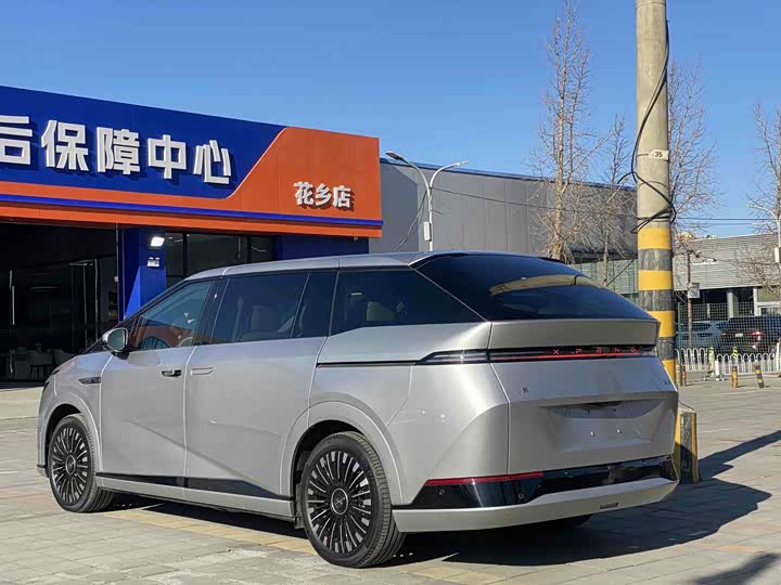 Фото 2 - XPeng X9