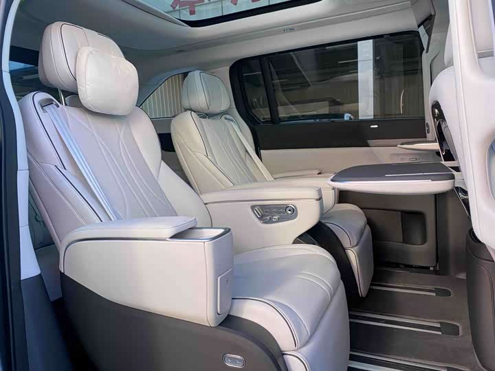 Фото 3 - XPeng X9