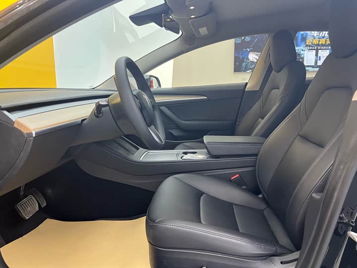 Фото 3 - Tesla Model 3