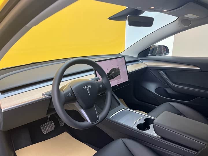 Фото 4 - Tesla Model 3