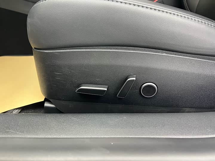 Фото 6 - Tesla Model 3