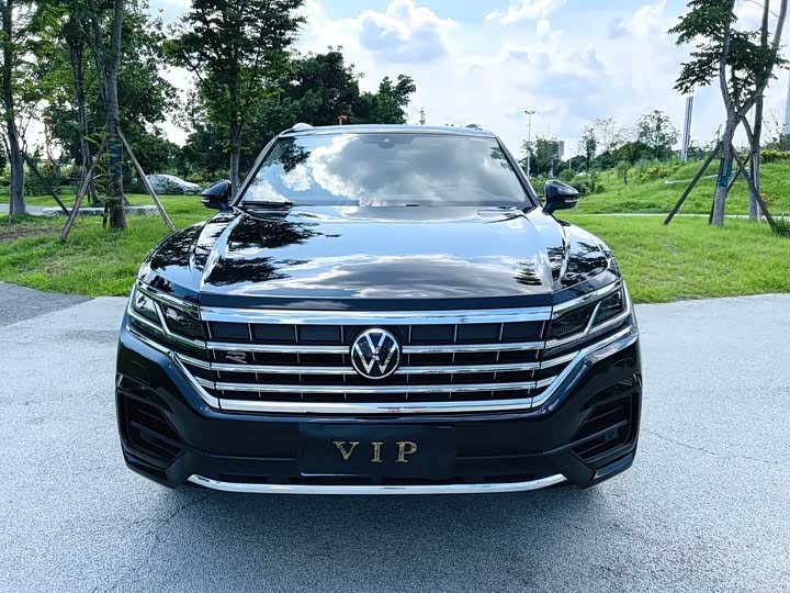 Фото 2 - Volkswagen Touareg